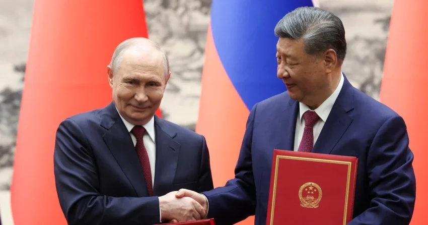 Сі Цзіньпін і Володимир Путін під час зустрічі лідерів Китаю та Росії
