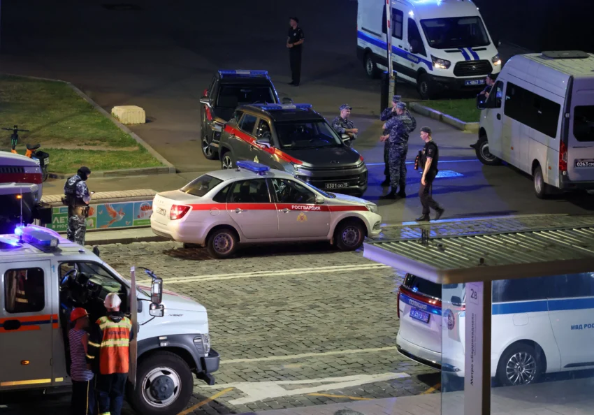 Сили безпеки біля місця вибуху в центрі Москви